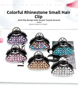 Vue détaillée de 6 petites pinces à cheveux colorées avec strass et détails en cristal