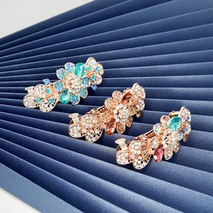 Trois élégantes pinces à cheveux hortensia en cristal aux motifs floraux bleu, ambre et rose
