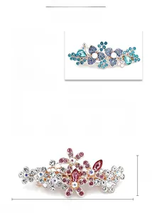 Détail d'une pince à cheveux fleur en cristal, dimensions 7,5cm x 3,3cm pour mariée