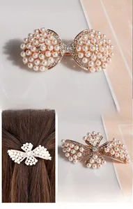 Détails des pinces à cheveux rose doré avec perles blanches et cristaux brillants