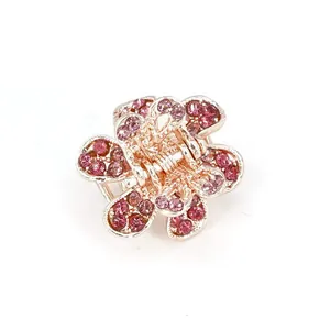 Petite pince à cheveux fleur en or rose sertie de cristaux et strass violets élégants