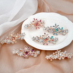 Barrettes à cheveux fleurs en cristal et perles pour coiffures de mariée élégantes