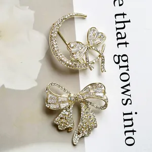Élégante Broche Lune Papillon en Alliage Plaqué Or Avec Strass Scintillants et Zircon pour Femmes Mariage Fête Bureau Accessoires de Costume