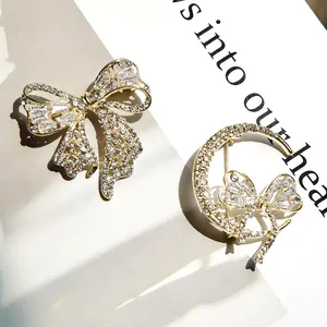 Broches vintage dorées avec papillon et strass scintillants, style rétro chic français