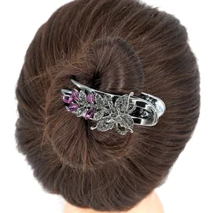 Bloem haarclip met paarse kristallen op donker metaal voor elegante dameskapsels