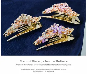 Détails de trois pinces à cheveux florales avec strass roses violets et gris fumé