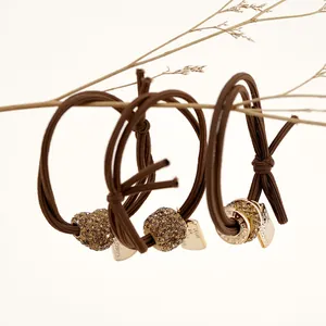 Élastique à Cheveux en Strass en Forme de Cœur Corde à Cheveux Haute Élasticité avec Plaque Métallique à Lettres Support de Queue de Cheval à la Mode pour Femme Coiffe Simple