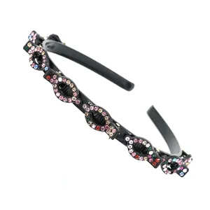 Fonkelende kristallen haarband met gevlochten clips voor een stijlvol hoog kapsel effect