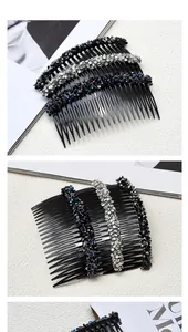Gros plan de peignes à cheveux avec perles en cristal en noir, argent et violet