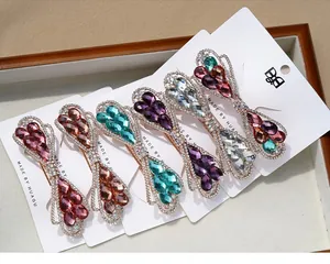 Détails de six barrettes à cheveux en forme de nœud avec strass colorés et cristaux