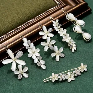 Vintage Cat Eye Stone Flower Butterfly Hair Clips Rhinestone Gold Alloy Hairpin Elegant Hair Accessories For Women Jewelry