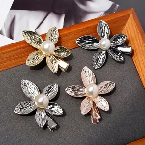 Elegant Flower Duckbill Hair Clip With Artificial Pearl Hammered Texture Alloy Hairpin For Women Daily Elegant Hair Accessories