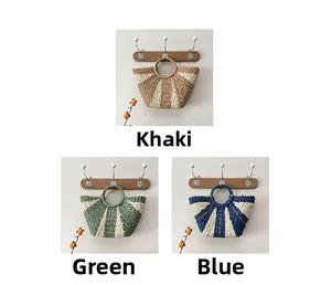 Textures tissées détaillées de sacs fourre-tout ajourés en kaki, vert et bleu