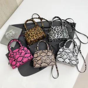 Stilvolle Handtaschen mit Tierprint in Leoparden- und Schlangenmuster für Damen im Set