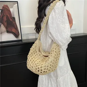 Sac bandoulière en crochet fait main crème avec design en maille creuse et doublure douce