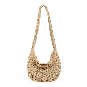 Sac bandoulière en paille beige tissé main avec texture géométrique et doublure