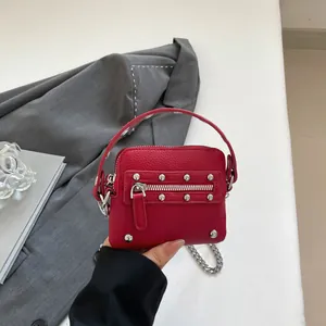Γυναικεία Μόδα Μίνι Τετράγωνη Τσάντα από Δέρμα PU με Πριτσίνια και Μεταλλική Αλυσίδα Τσάντα Χιαστί Πανκ Στυλ Μικρή Τσάντα Ώμου