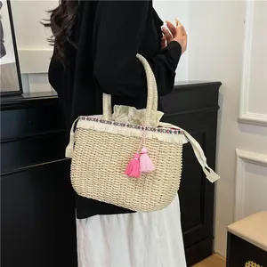 Borsa da spiaggia in paglia intrecciata a mano con nappe e sacca interna a coulisse
