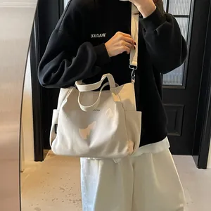 Borsa tote minimalista in tela color crema con logo MIDOR e tracolla regolabile donna