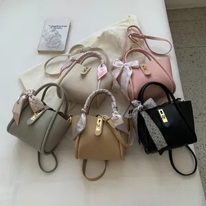 Sac seau en cuir minimaliste avec poignée en foulard de soie en cinq couleurs et doré