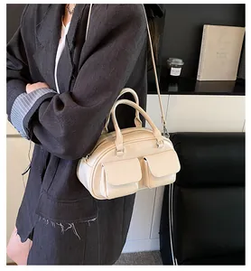 Detail of cream leather shoulder bag with double pockets and adjustable crossbody strap