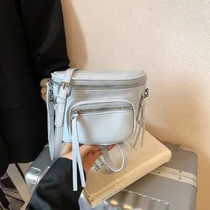 Sac sous les bras en cuir PU de couleur unie pour femmes Sac de selle a pompon minimaliste Bandouliere unique quotidien
