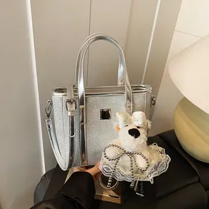 Damen Silber Pailletten Tote Bag Glitzer PU Leder Handtasche Mit Plüsch Hund Anhänger Verstellbarer Schultergurt Urban Mode Tasche
