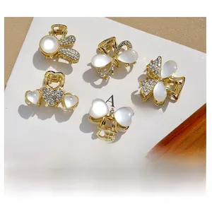 Details von Haarklammern aus Legierung mit Perlen, Strass und goldener Tierform