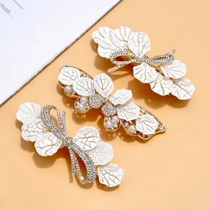 Elegant 3-piece white leaf hair clips set with pearls and rhinestones on gold alloy