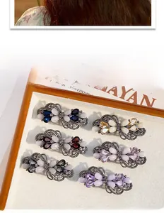 Fermagli per capelli a forma di fiocco con strass colorati in un design elegante
