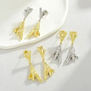 Orecchini irregolari in metallo organico con placcatura in oro 14K e argento