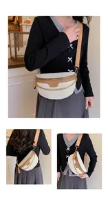 Detalle de la textura de cocodrilo blanco y borde marrón en bolso de montura