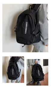 Détails du grand sac à dos en nylon noir avec poches en filet et boucle de serrage latérale