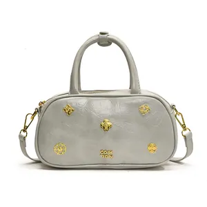 Retro Boston handbag in light gray with gold rivets and adjustable shoulder strap