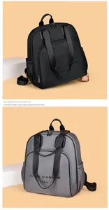 Detail eines multifunktionalen Rucksacks mit wasserfestem Stoff und Seitentasche