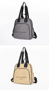 Vista frontale di zaini multifunzionali in grigio e giallo con tasche anteriori a zip