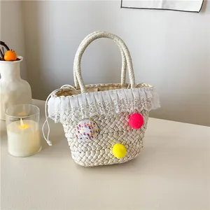 Dames Schattige Stro Gevlochten Handtas Met Kanten Rand Pompon Strik Decoratie Zomervakantie Strand Trekkoord Kleine Vierkante Tas