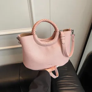 Dames Litchi Patroon PU Leren Handtas Met Gevlochten Handvat Retro Kleine Beer Hanger Schoudertas Crossbody Tote Emmertas