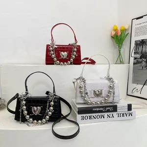 Mini sacs carrés à boucles en cœur, texture crocodile et chaînes à billes audacieuses
