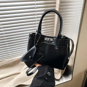 Sac à Main Femme en Cuir PU Brillant Avec Mini Pochette Enveloppe Serrure Métal Bandoulière Réglable Style Urbain