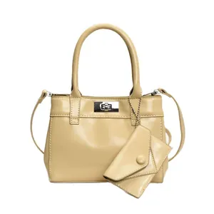 Sac à main fourre-tout beige minimaliste avec fermoir rotatif et bandoulière assortie