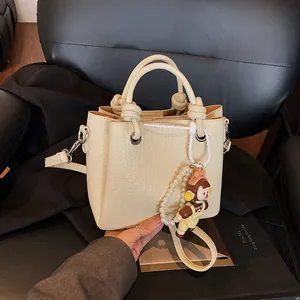 Bolso Cubo Mujer Cuero PU Patrón Lichi Bolso Mano Asa Nudo Bolso Hombro Cruzado Colgante Muñeca Dibujos Animados