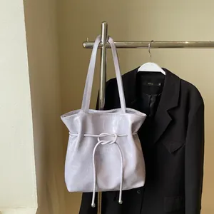 Sac Fourre-tout à Grande Capacité pour Femmes en Cuir PU Gaufré Sac à Bandoulière Avec Pendentif Nœud en Künstliche Perle Sac à Main Minimaliste