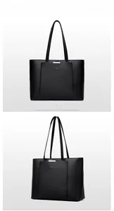 Détail du sac cabas en cuir grainé noir avec logo kangourou et barre argentée en deux angles