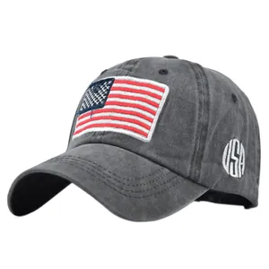 Detalle de bordado USA y parche de bandera en gorra de algodón lavado vintage