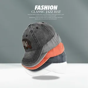 Détail de cinq casquettes de baseball en coton délavé avec broderie ours et écussons rétro