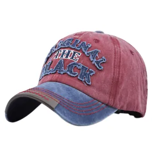 Detail der Vintage-Baseballkappe mit 3D-Stickerei und Used-Look-Kontrastschirm