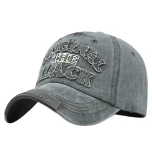Makroaufnahme der grauen Vintage-Baseballkappe mit Used-Effekt und 3D-Stickerei-Details
