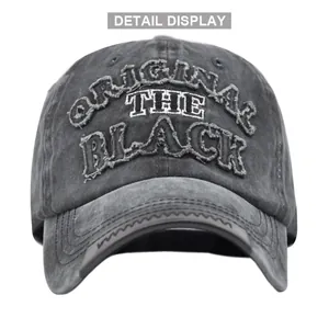 Nahaufnahme der Distressed-Baumwollkappe mit ORIGINAL THE BLACK Bestickung