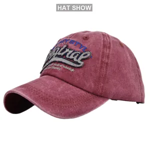 Détail d'une casquette vintage en denim bordeaux avec broderie My Style en relief